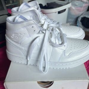 BNWB Women’s Air Jordan 1 Mid